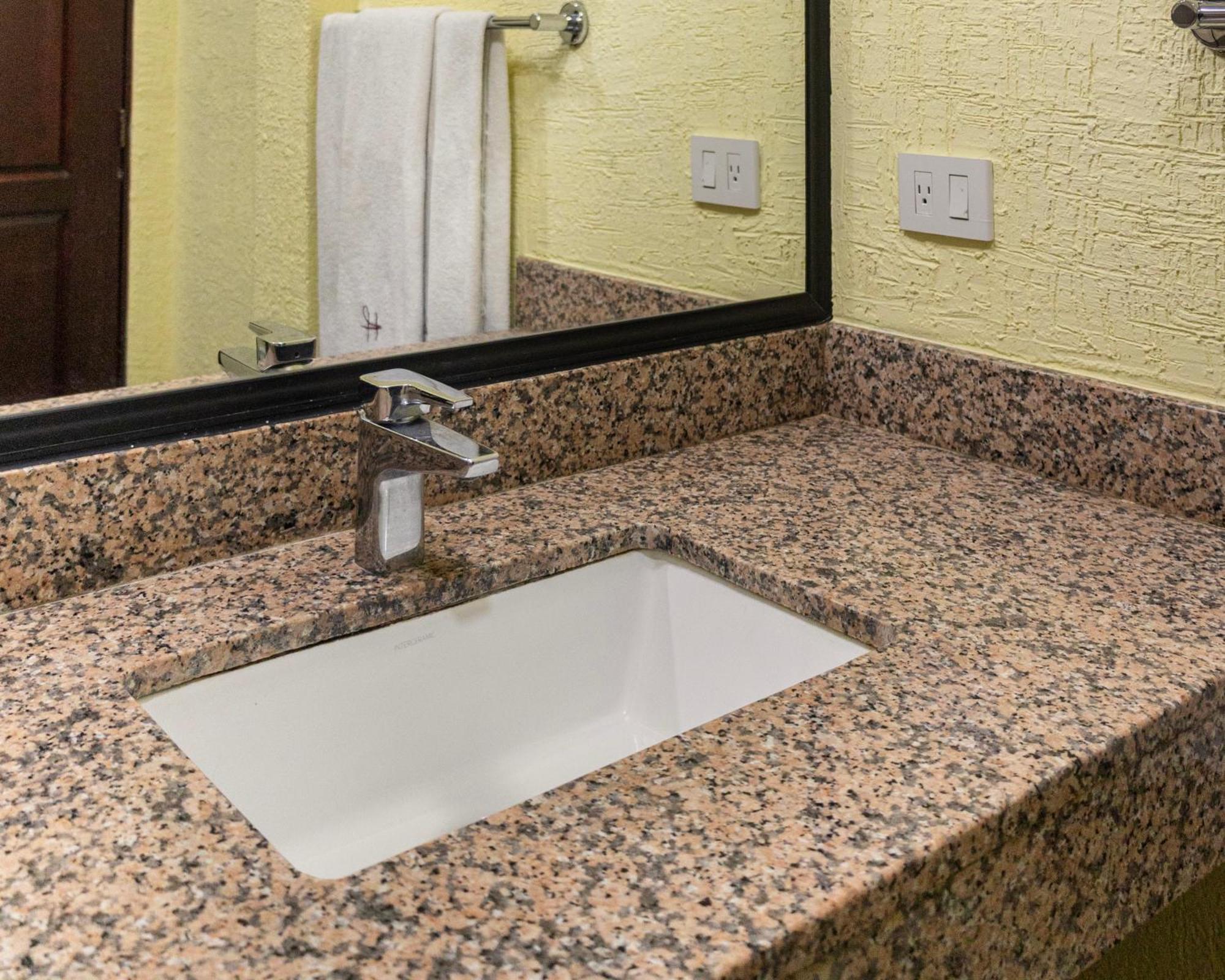 Hotel Fenix Тапачула Екстериор снимка
